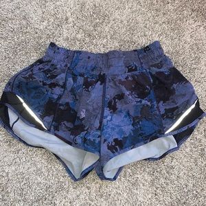 Lululemon Hotty Hot shorts 2.5”